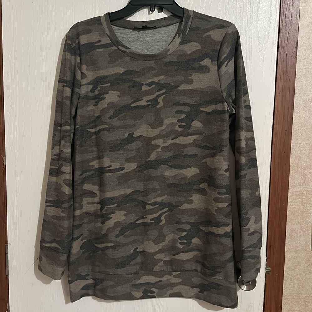 24 Hour Fashion Camo Shirt Size M